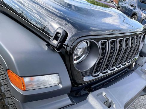 Used 2024 Jeep Wrangler Unlimited Sport AWD/4WD image 32