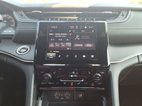 Certified 2024 Jeep Grand Cherokee L Altitude AWD/4WD image 23