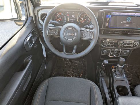 Used 2024 Jeep Wrangler Unlimited Sport AWD/4WD image 16