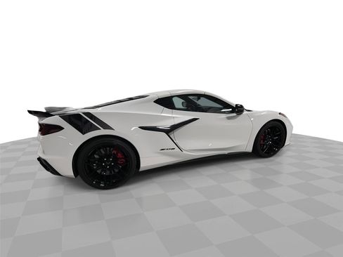 Used 2024 Chevrolet Corvette Z06 RWD image 9