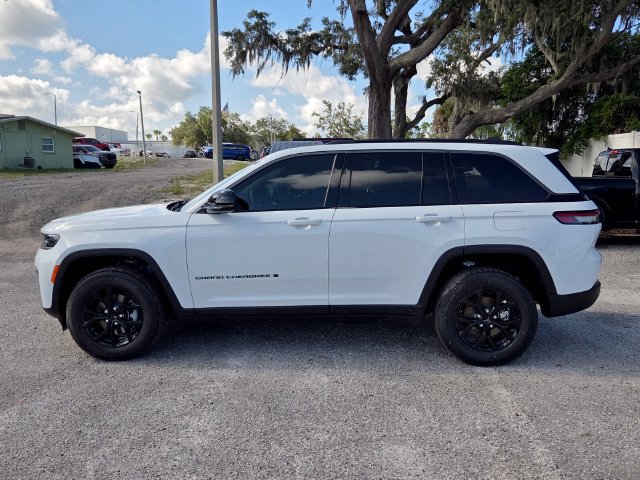 New 2026 Jeep Grand Cherokee Altitude RWD image 5
