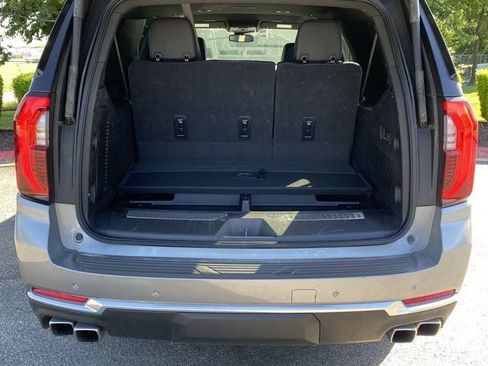 Used 2025 GMC Yukon XL Denali AWD/4WD image 6