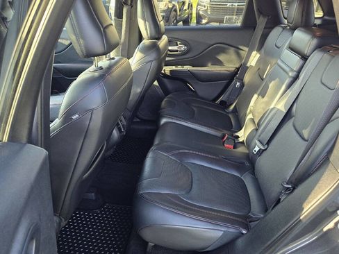 Used 2016 Jeep Cherokee Trailhawk w/ Leather Interior Group AWD/4WD image 11