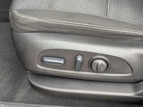 Certified 2023 GMC Acadia SLE w/ Driver Convenience Package image 16