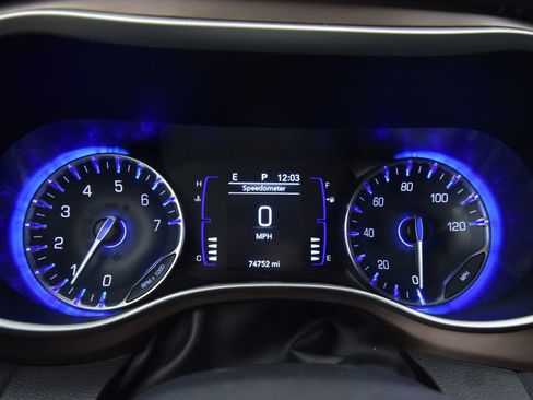 Used 2023 Chrysler Voyager LX FWD image 19