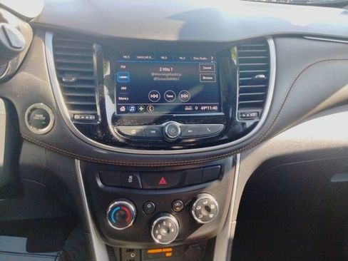 Used 2022 Chevrolet Trax LT w/ LT Convenience Package AWD/4WD image 16