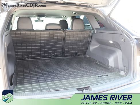 Used 2024 Volkswagen Atlas Cross Sport SE FWD image 15