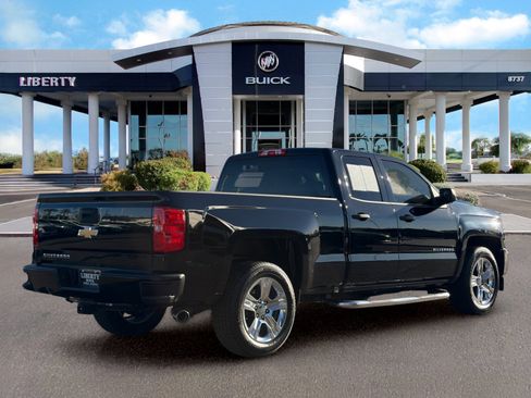 Used 2018 Chevrolet Silverado 1500 Custom w/ Custom Convenience Package RWD image 3