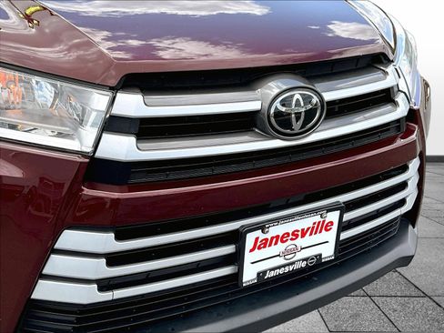 Used 2018 Toyota Highlander XLE AWD/4WD image 37