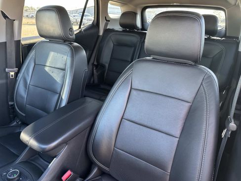 Used 2022 GMC Terrain SLT image 23