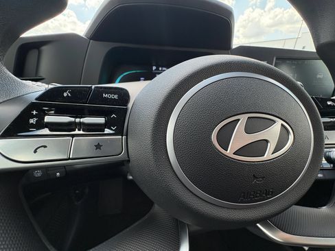 Used 2026 Hyundai Elantra Hybrid FWD image 29