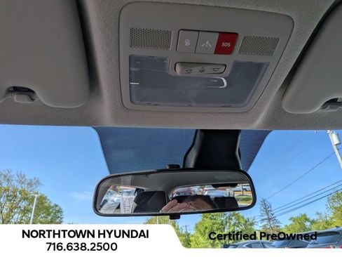 Used 2025 Hyundai Venue Limited FWD image 26
