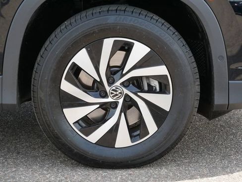Certified 2025 Volkswagen Tiguan S AWD/4WD image 9