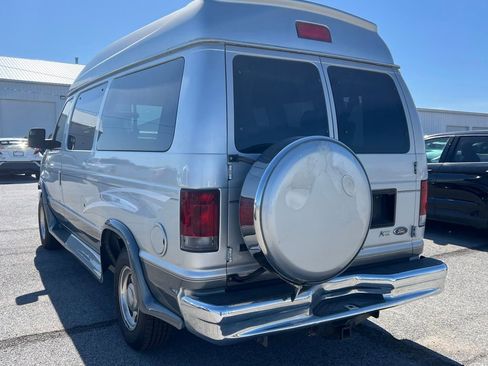 Used 2010 Ford E-150 and Econoline 150 RWD image 5