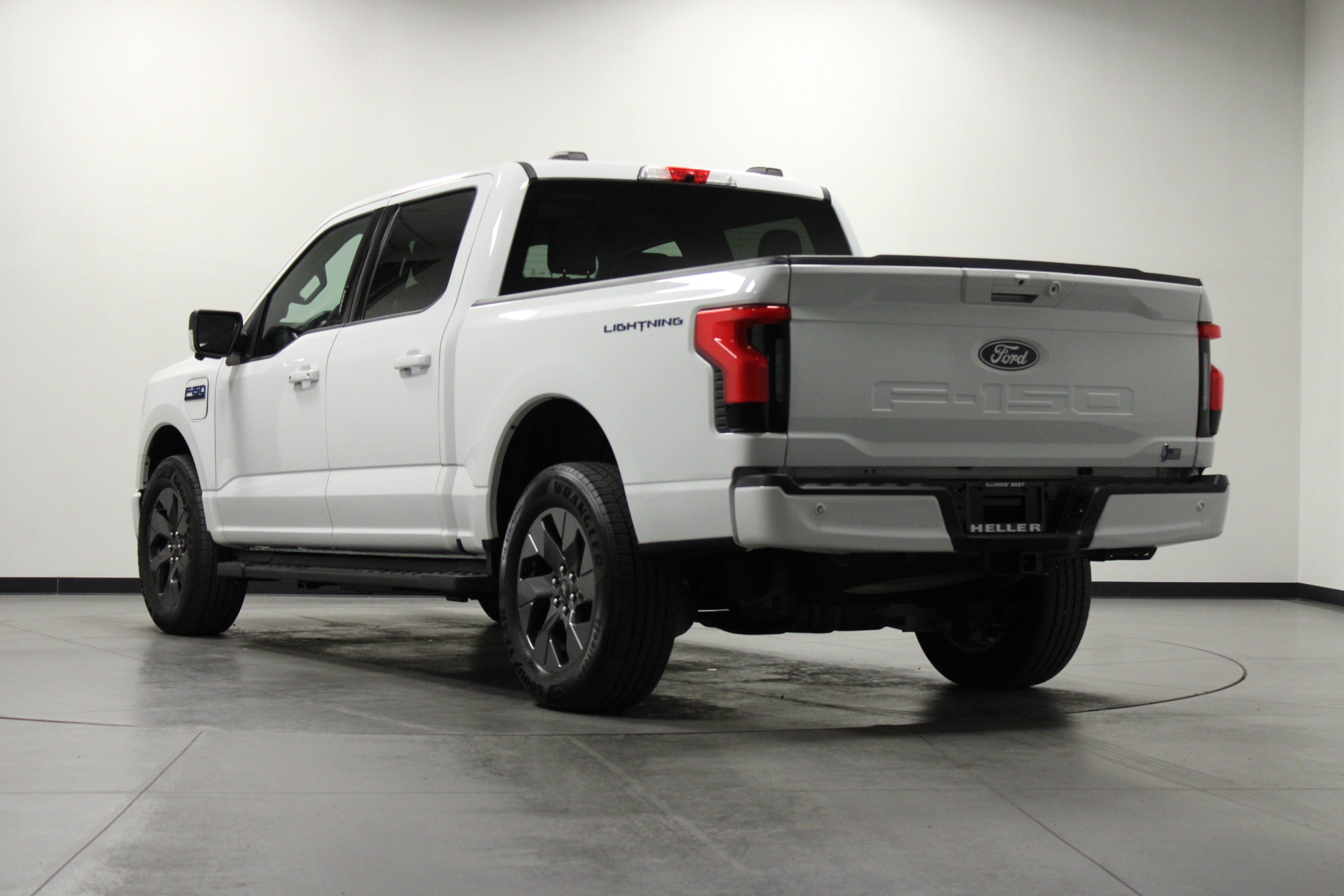Used 2024 Ford F150 Lightning Flash AWD/4WD image 6