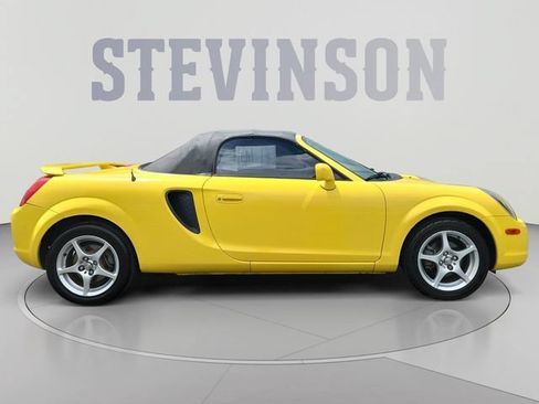 Used 2000 Toyota MR2 RWD image 6