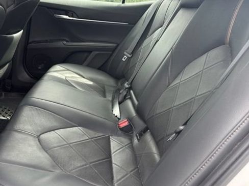 Used 2019 Toyota Camry XLE w/ Navigation Package FWD image 10