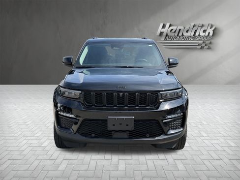 Used 2023 Jeep Grand Cherokee Limited w/ Luxury Tech Group II AWD/4WD image 3