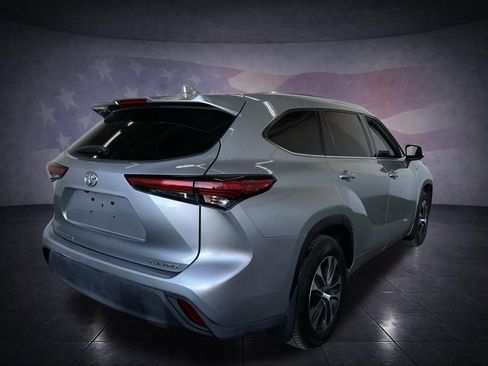 Used 2020 Toyota Highlander XLE image 5