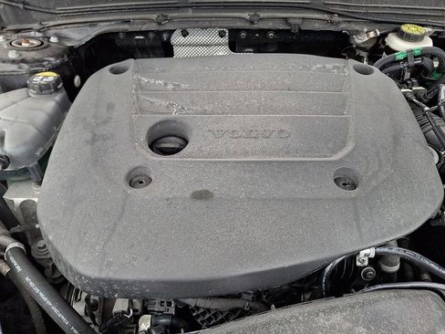 Used 2024 Volvo XC40 B5 Core image 28