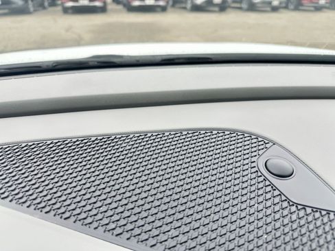 Used 2025 Hyundai Elantra SEL image 18