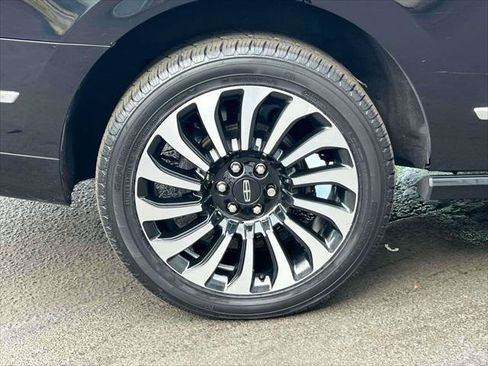 Used 2024 Lincoln Navigator Black Label AWD/4WD image 8