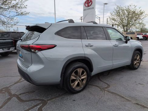 Used 2023 Toyota Highlander Bronze Edition image 5