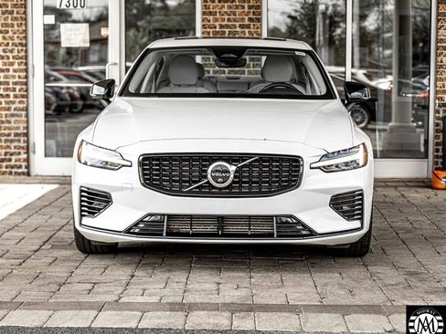 Used 2023 Volvo S60 T8 Plus image 2