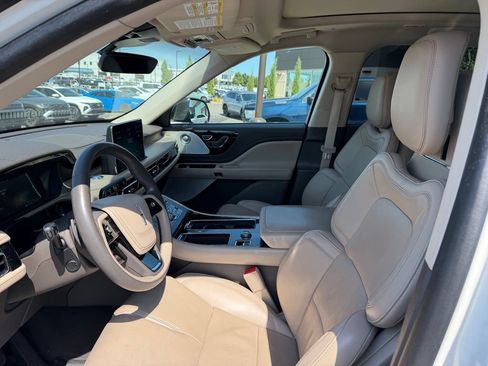 Used 2022 Lincoln Aviator Reserve w/ Equipment Group 201A AWD/4WD image 4