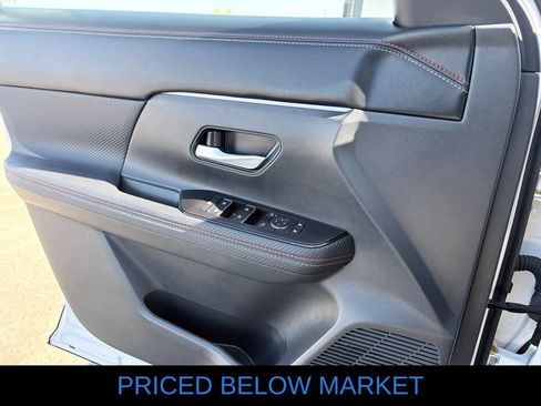 Used 2025 Nissan Kicks SR FWD image 10