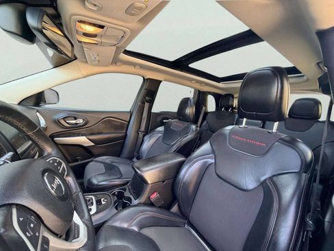 Used 2017 Jeep Cherokee Trailhawk w/ Comfort/Convenience Group AWD/4WD image 20