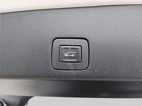 Used 2020 Buick Encore GX Essence w/ Experience Buick Package image 25