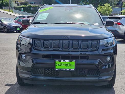 Used 2022 Jeep Compass Latitude w/ Convenience Group AWD/4WD image 2