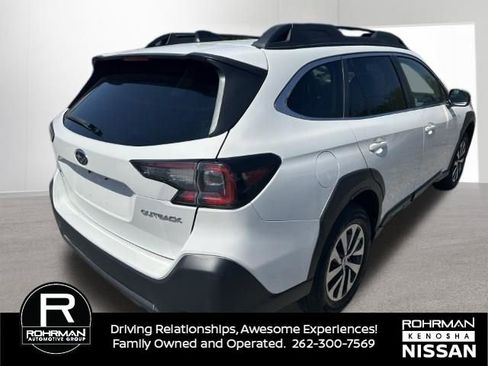 Used 2025 Subaru Outback Premium AWD/4WD image 4