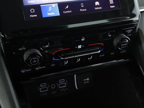 Certified 2022 Jeep Grand Cherokee L Limited AWD/4WD image 15