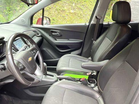 Used 2021 Chevrolet Trax LT w/ Sport Edition image 18