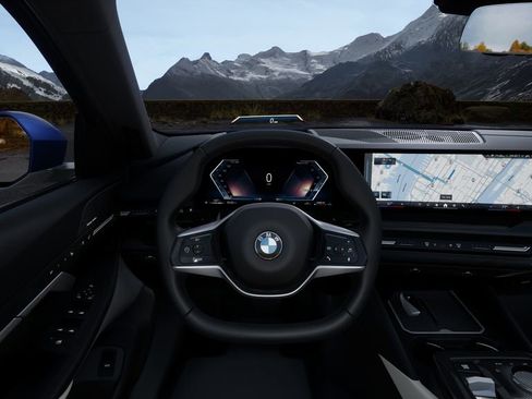 Used 2025 BMW 530i w/ Premium Package image 43