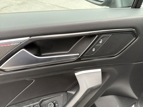 Used 2023 Volkswagen Tiguan SE R-Line image 12