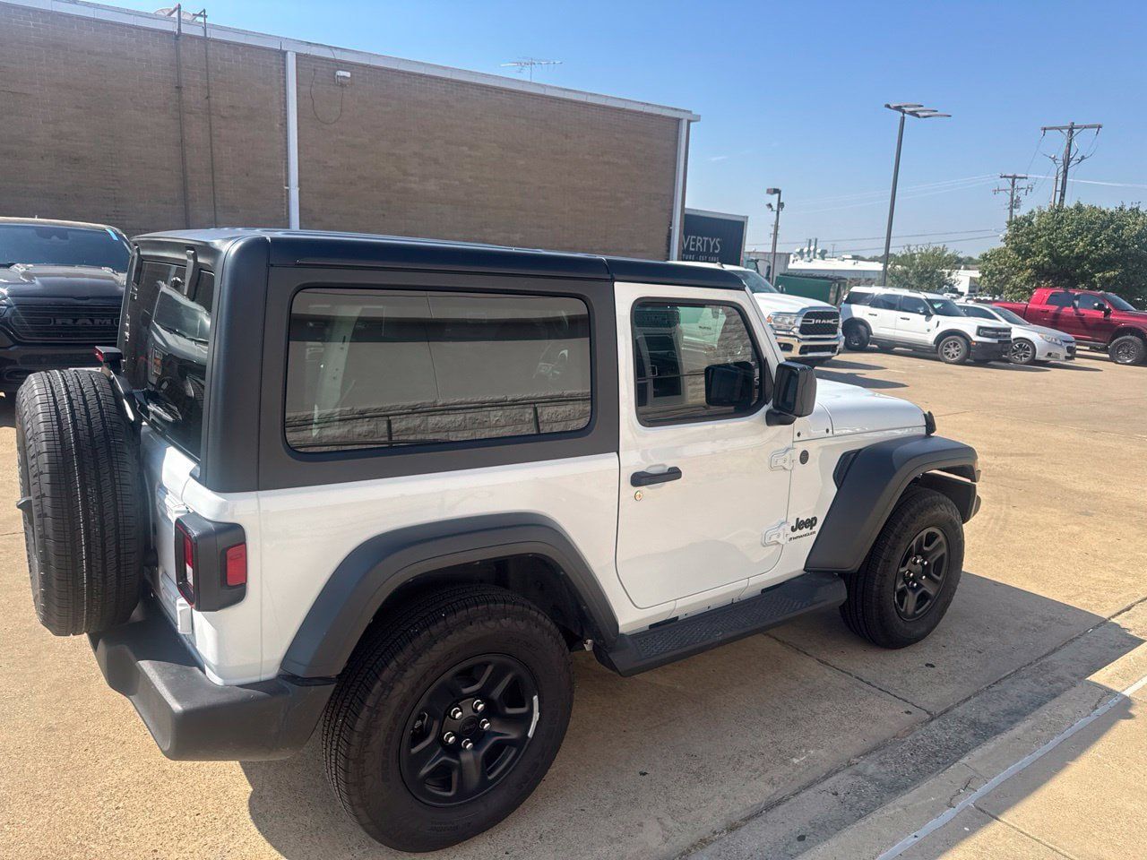 Used 2026 Jeep Wrangler Sport AWD/4WD image 3