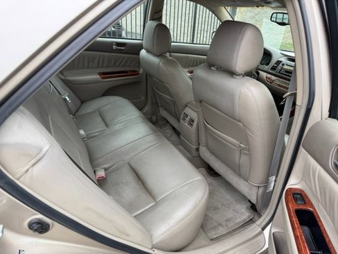 Used 2004 Toyota Camry XLE image 19