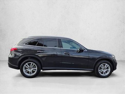 Used 2026 Mercedes-Benz GLC 300 4MATIC image 4