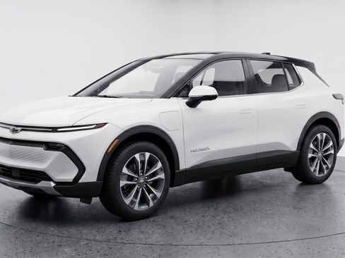 Used 2025 Chevrolet Equinox LT image 3