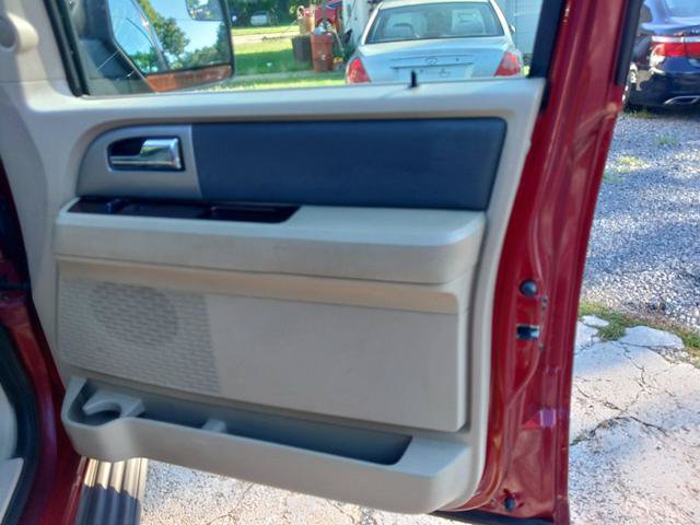 Used 2014 Ford Expedition EL XLT w/ Equipment Group 202A AWD/4WD image 19