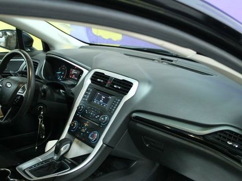 Used 2014 Ford Fusion SE w/ Equipment Group 201A image 12