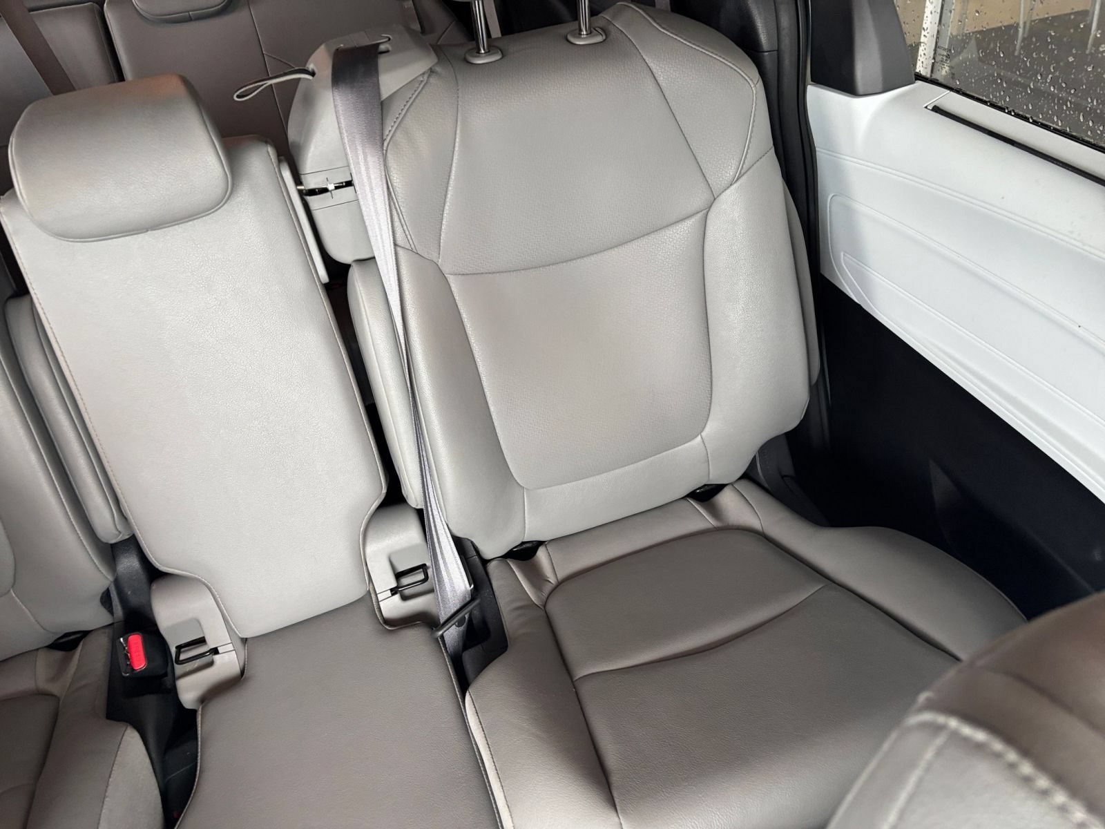 Used 2025 Toyota Sienna XLE FWD image 40