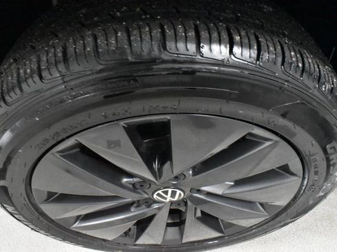 Used 2024 Volkswagen Taos S image 9