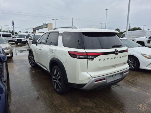 Used 2023 Nissan Pathfinder Platinum FWD image 4