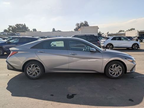 New 2026 Hyundai Elantra Blue image 5