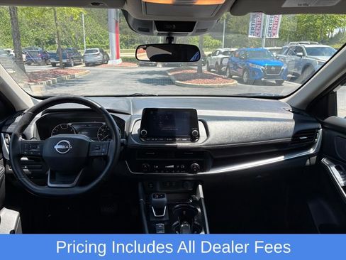 Used 2025 Nissan Rogue SV AWD/4WD image 8
