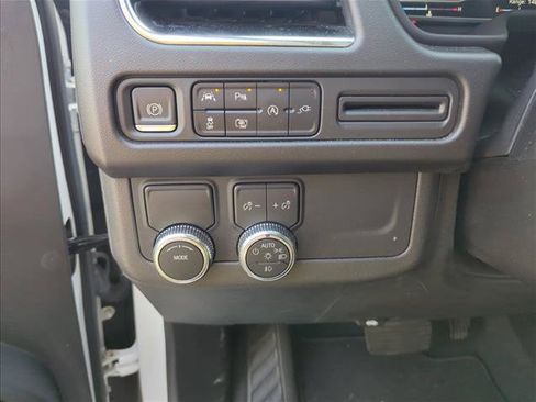 Used 2022 GMC Yukon SLT w/ SLT Luxury Package RWD image 11